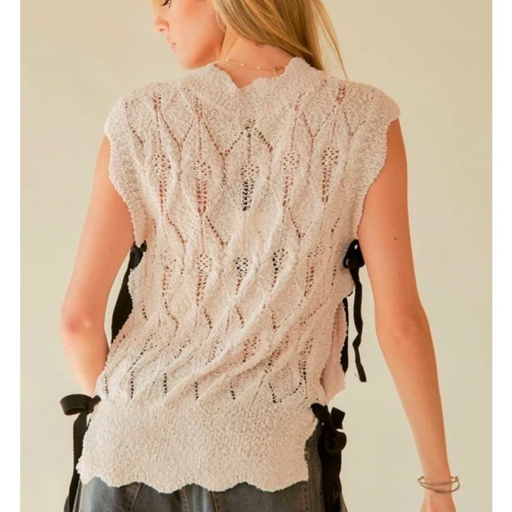 Davi and Dani sleeveless sweater with ties